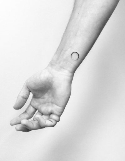 gergo augusztiny hungary budapest minimal fineline circle tattoo